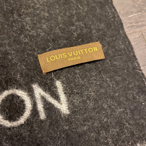 Louis Vuitton Cashmere Monogram Reykjavik Scarf Black - Picture 4 of 6
